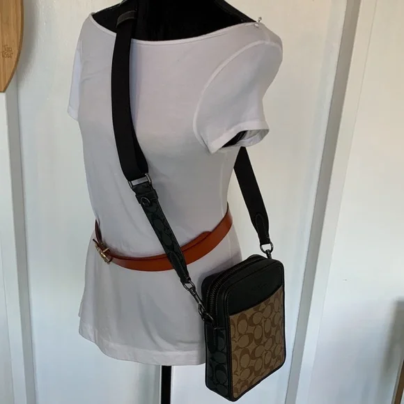 Coach Sullivan Crossbody In Blocked Signature NWOT - Picture 11 of 17